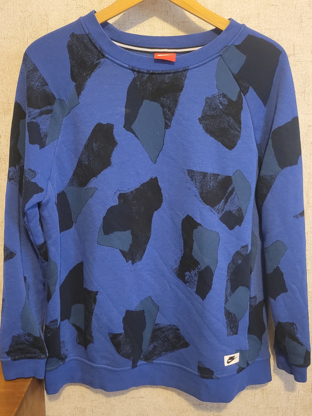 Nike Royal Blue and Black Patterned Crew Sweatshirt, Medium
